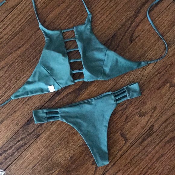 Bikini - Picture 2 of 4